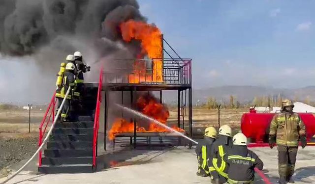 EBYÜ Üzümlü MYO Öğrencilerine İtfaiyecilik Eğitimi Veriliyor