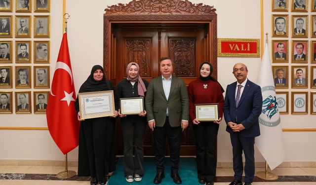 Erzincan Valiliği’nden Örnek Aileye Anlamlı Takdir