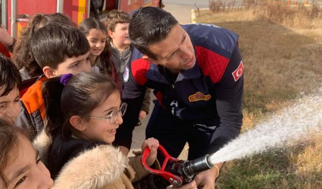 İlkokul Öğrencilerinden İtfaiye Müdürlüğüne Ziyaret