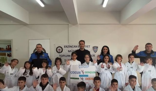 Erzincan’da 20 Öğrenciye Tekvando Kıyafeti Hediye Edildi