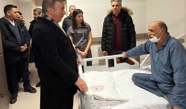 Vali Aydoğdu'dan Hastalara Moral Ziyareti