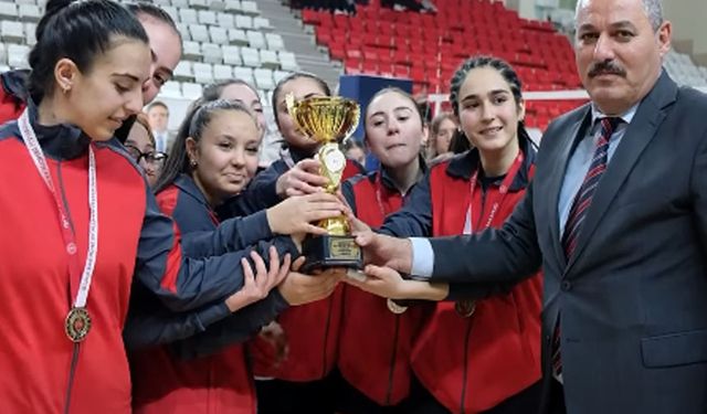 Erzincan’da Okul Sporları Gençler Voleybol Kız Finalleri Sona Erdi