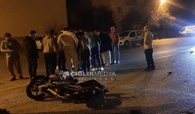 Atatürk Mahallesi’nde Motor ile Otomobil Çarpıştı