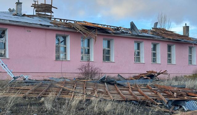 Çayırlı'da Fırtına Maddi Zarara Yol Açtı