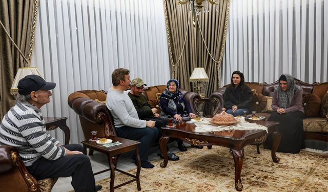 Vali, Büyük Fedakarlık Örneği Gösteren Çilem'i Ağırladı