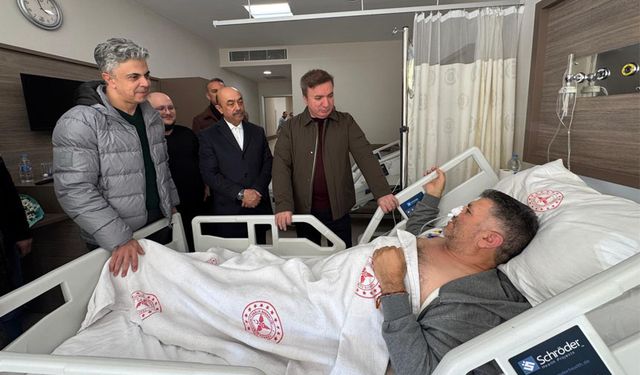 Vali Aydoğdu Gazeteci İsmail Seven'i Hastanede Ziyaret Etti