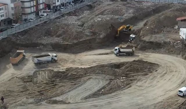 Merkez Çarşısı'nda Çalışmalar Aralıksız Sürdürülüyor