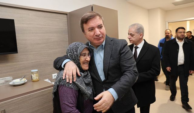 Vali Aydoğdu Mengücek Gazi Hastanesi’ni Ziyaret Etti