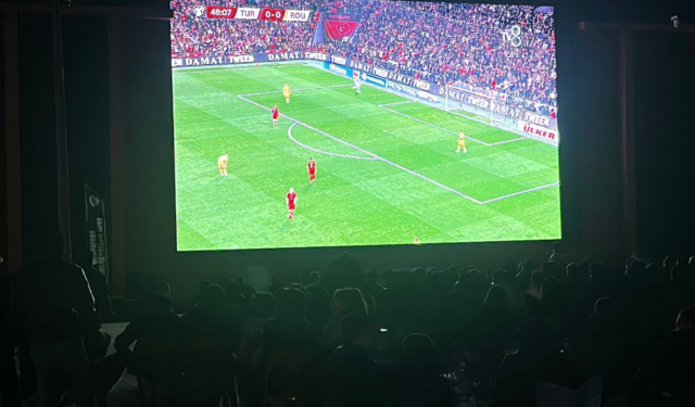 Erzincan Tek Yürek Oldu! Milli Maç Heyecanı Dev Ekranda Yaşandı