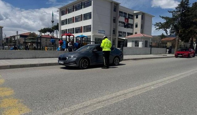 Okul Çevrelerinde Sıkı Denetim Sürüyor