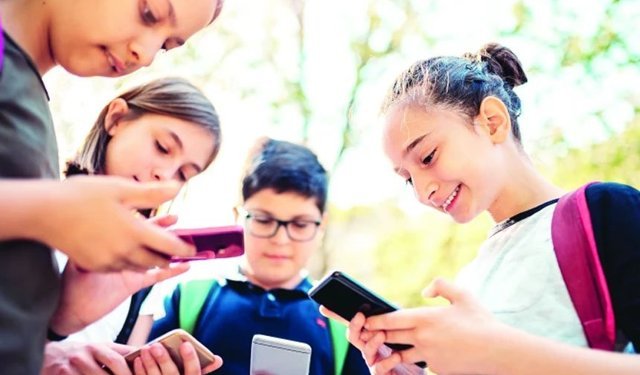 15 Yaş Altına Sosyal Medya Yasağı Getirildi