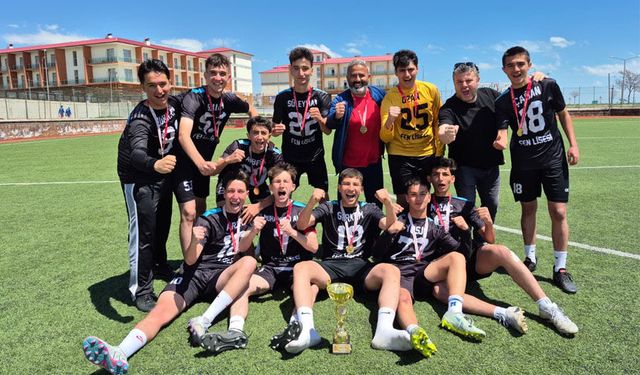 Erzincan Fen Lisesi Futbol Takımı Doğu Anadolu Şampiyonu Oldu