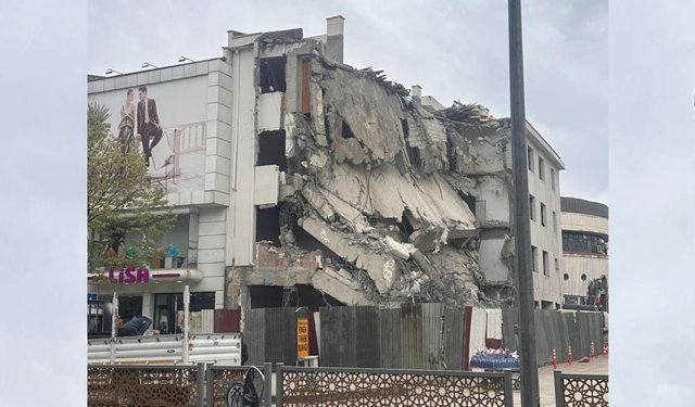 Erzincan’da Ziraat Bankası Merkez Şubesi Yıkılıyor