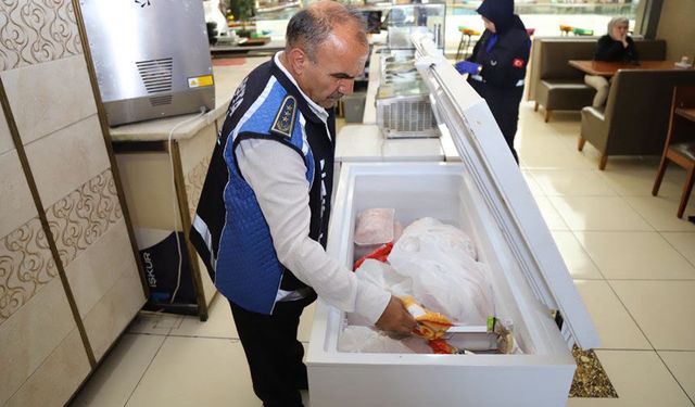 Zabıta Ekipleri 140 İşletmede Gıda ve Hijyen Kontrolü Yaptı