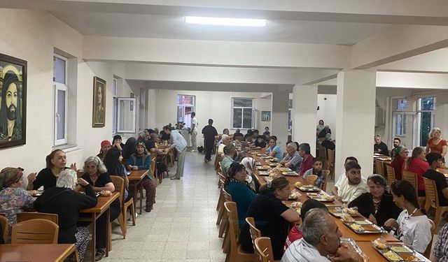 Cem Evi'nden Burs Aldı, Yıllar Sonra Muharrem Lokması Verdi