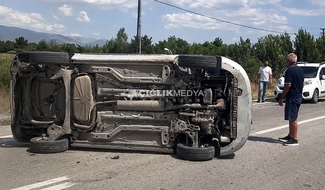 Erzincan-Çağlayan Yolunda Otomobil Takla Attı