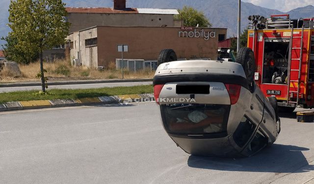 Karaağaç’ta Otomobil Refüje Çarparak Ters Döndü: 2 Yaralı