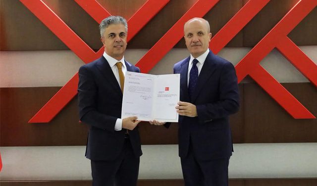 Rektör Kuyrukluyıldız Mazbatasını YÖK Başkanı Özvar’dan Aldı