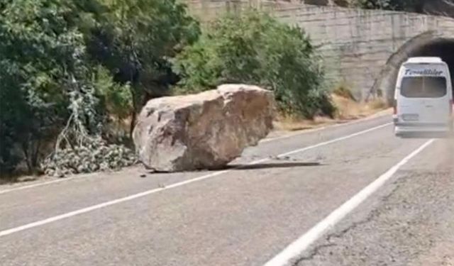 Tunceli-Erzincan Yolunda Dev Kaya Tehlikesi