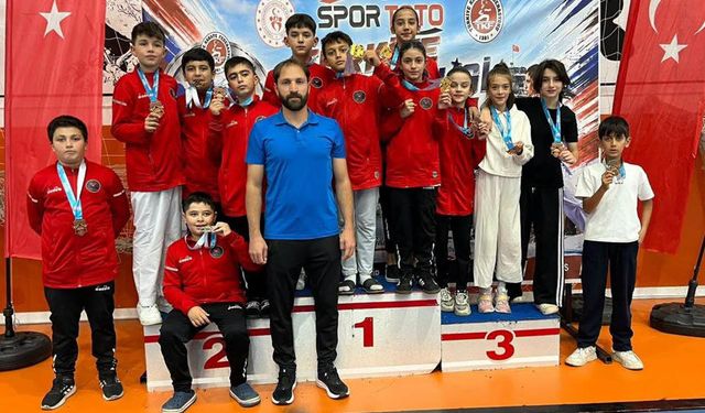 Erzincanlı Karatecilerden Türkiye Yıldızlar Ligi’nde 13 Madalya