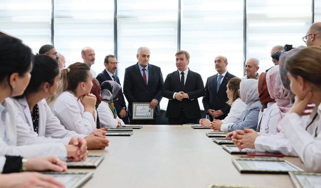 Vali Aydoğdu, Öğretmen ve Öğrencilerle Bir Araya Geldi