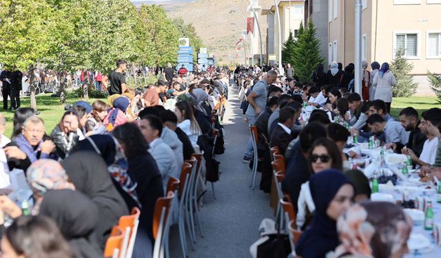 EBYÜ’de Yeni Eğitim Öğretim Yılı Kahvaltıyla Başladı