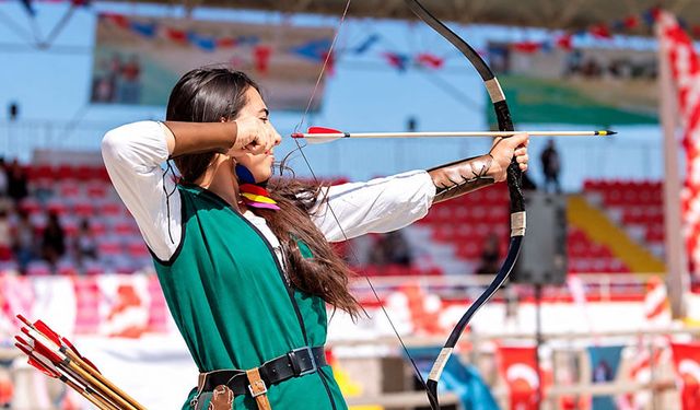 Kemahlı Kadınlar Geleneksel Okçuluk Turnuvası İçin Buluşuyor