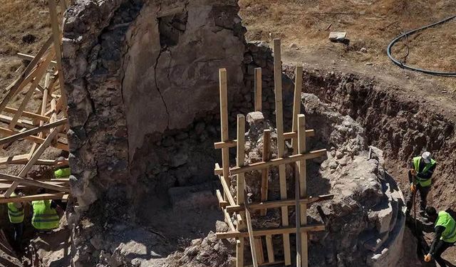 Kemah’ta Tarihi Eserler İçin Restorasyon Çalışması Başlatıldı