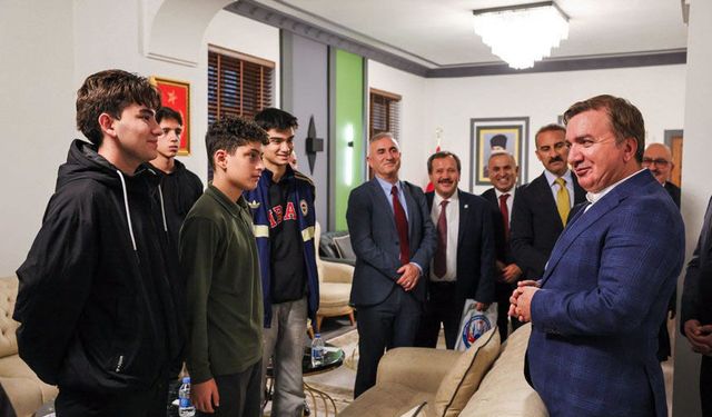 Vali Aydoğdu İstanbul’dan Gelen Öğrencilerle Buluştu