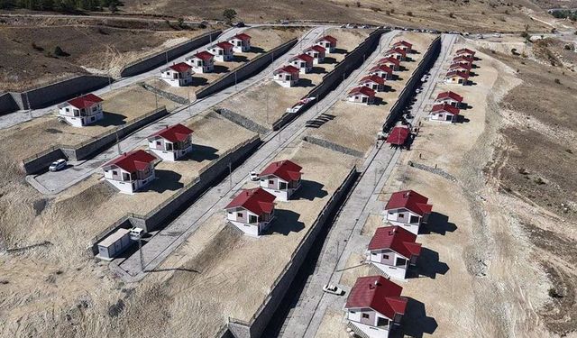 Kemah’ta AFAD Konutları Hak Sahiplerine Teslim Edildi
