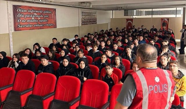 Emniyet Ekipleri Öğrencileri Güvenlik Konusunda Bilinçlendiriyor