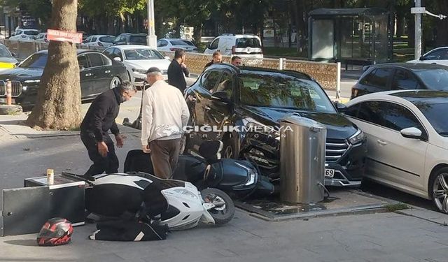 Erzincan Ordu Caddesi’nde Otomobil ve İki Motosiklete Çarptı