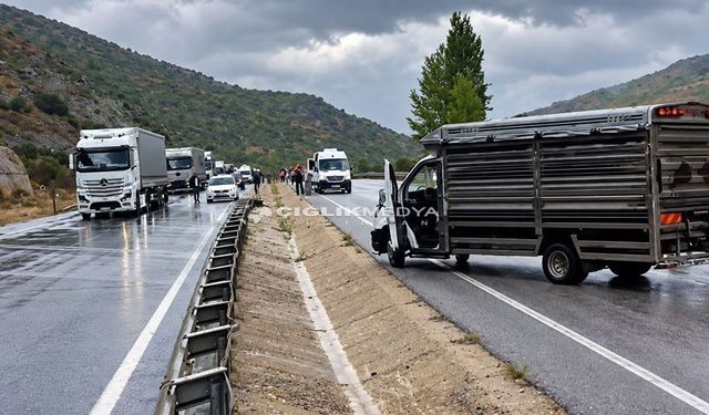 Sansa Geçidi’nde Sel: Erzincan-Erzurum Kara Yolu Ulaşıma Kapandı