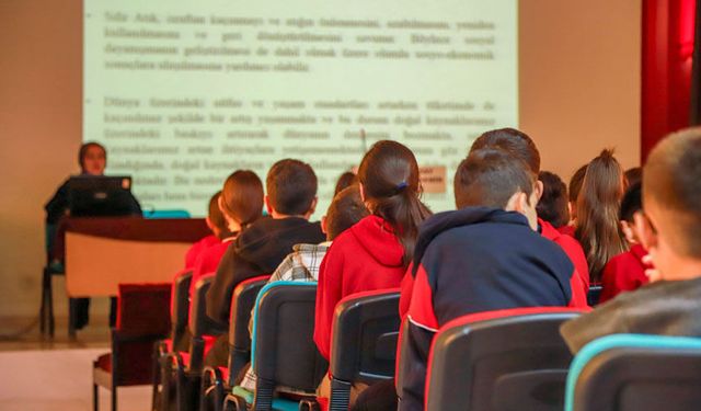 Öğrencilere Sıfır Atık ve Çevre Bilinci Eğitimi Verildi