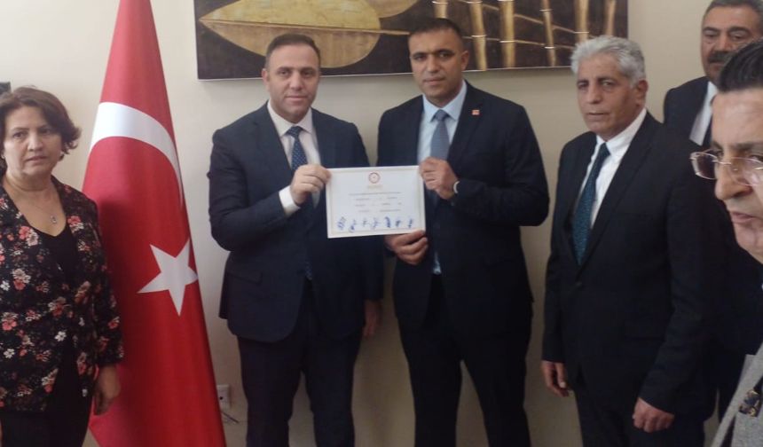 Mollaköy Belediye Başkanı Cihangir Kaya Mazbatasını Aldı