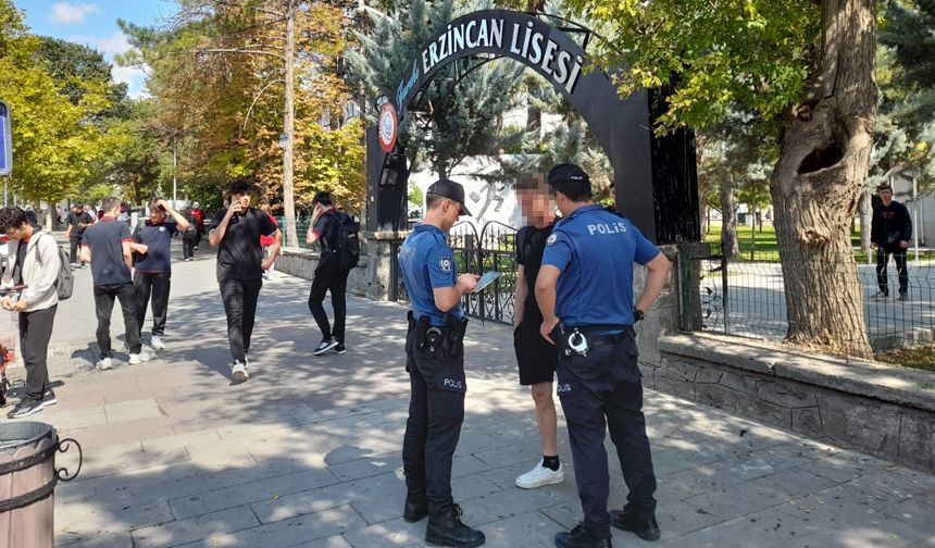 Erzincan Polisi Okul Çevrelerinde Denetimlerini Sürdürüyor