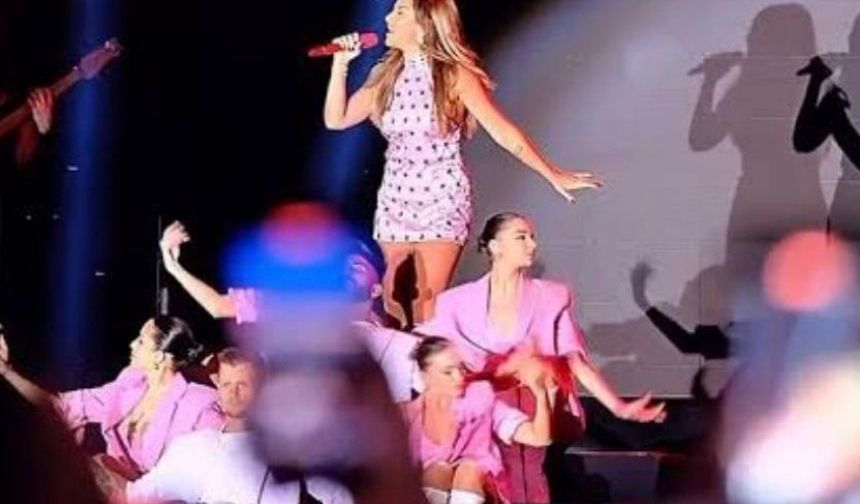 Müzikseverler Hadise Konserine Akın Etti