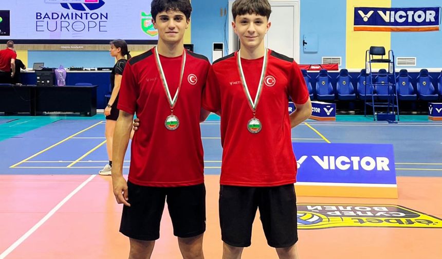 Erzincanlı Badmintonculardan Gümüş Madalya