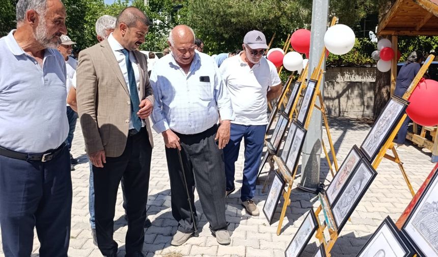 Emekli Öğretmen Tahir Güner Köyünde Sergi Açtı