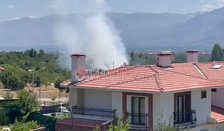 Erzincan’da Samanlık ve Ahır Alevlere Teslim Oldu