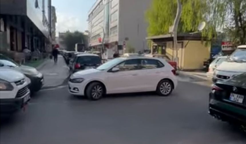 Erzincan’da Banka Önünde Yol Tıkandı