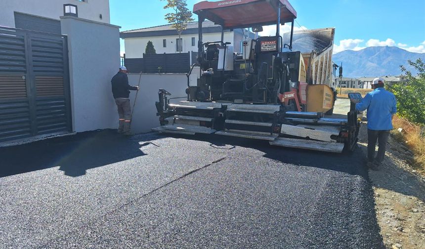 Geçit Yerleşkesi’nde Asfalt ve Kilit Parke Çalışması