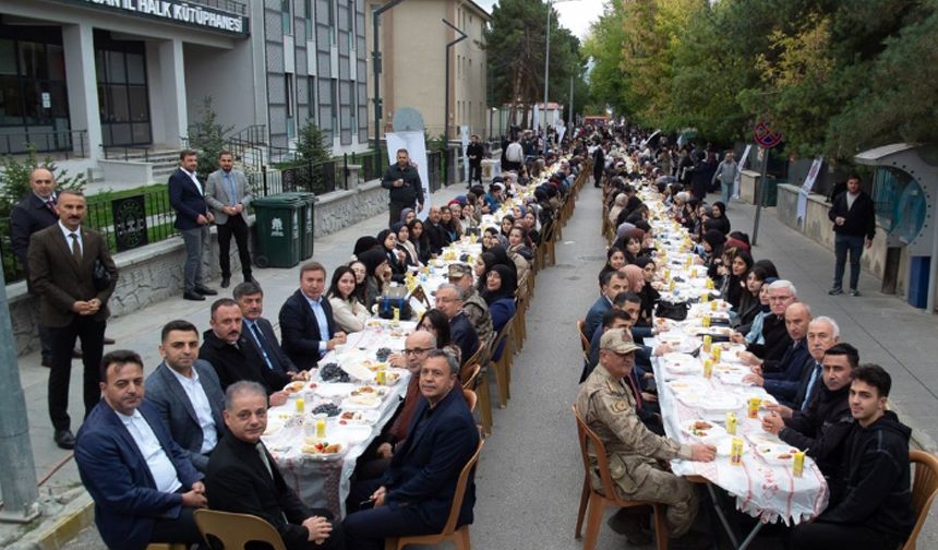 Üniversite Öğrencileri Valiliğin Düzenlediği Kahvaltıda Buluşuyor