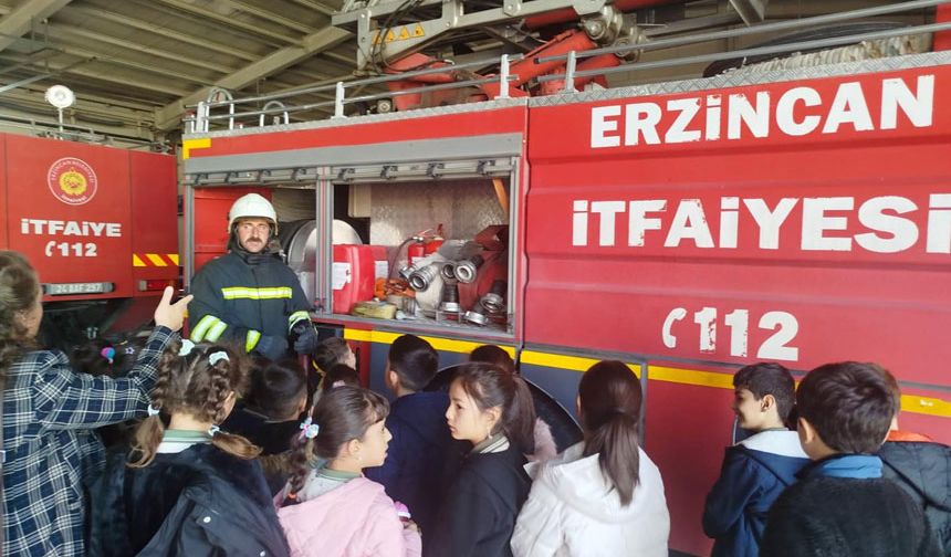 Gazi İlkokulu Öğrencilerinden İtfaiyeye Ziyaret