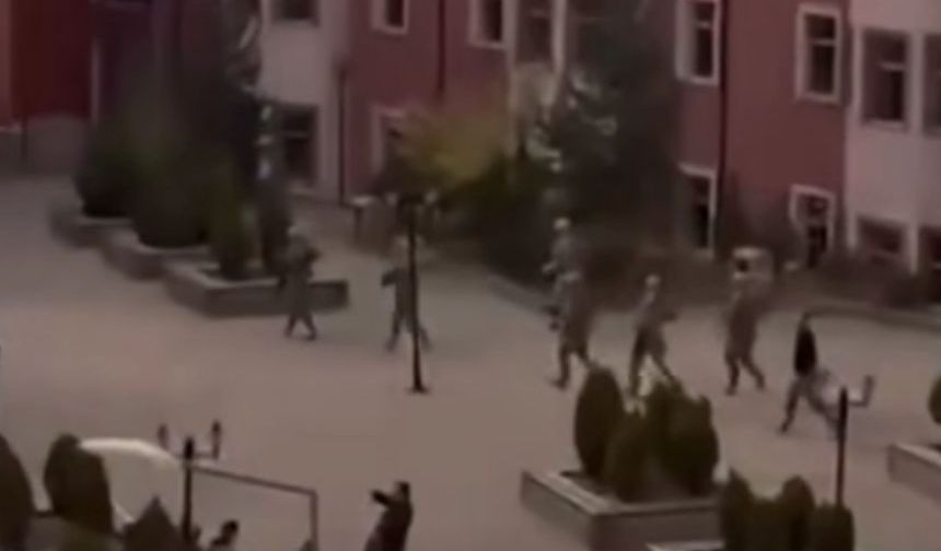 Gümüşhane Üniversitesi’nde Korku Dolu Anlar: Mesai Arkadaşını Silahla Rehin Aldı