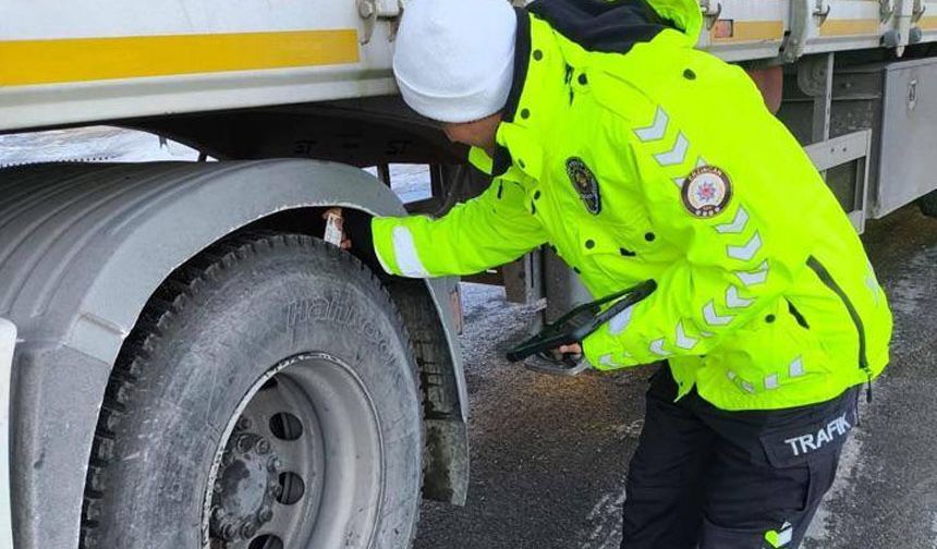 Erzincan’da Zorunlu Kış Lastiği Denetimi: 3 Araca Ceza