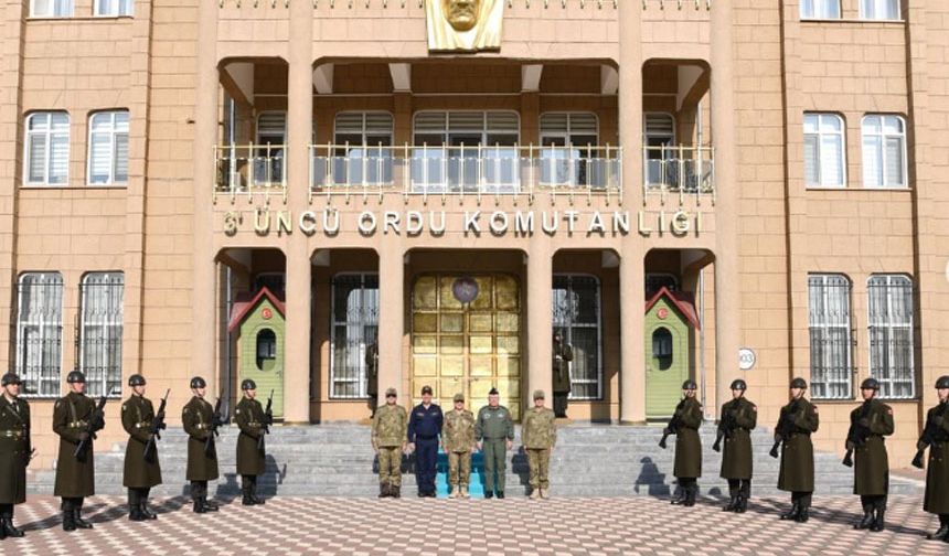 Komutanlar Erzincan'daydı