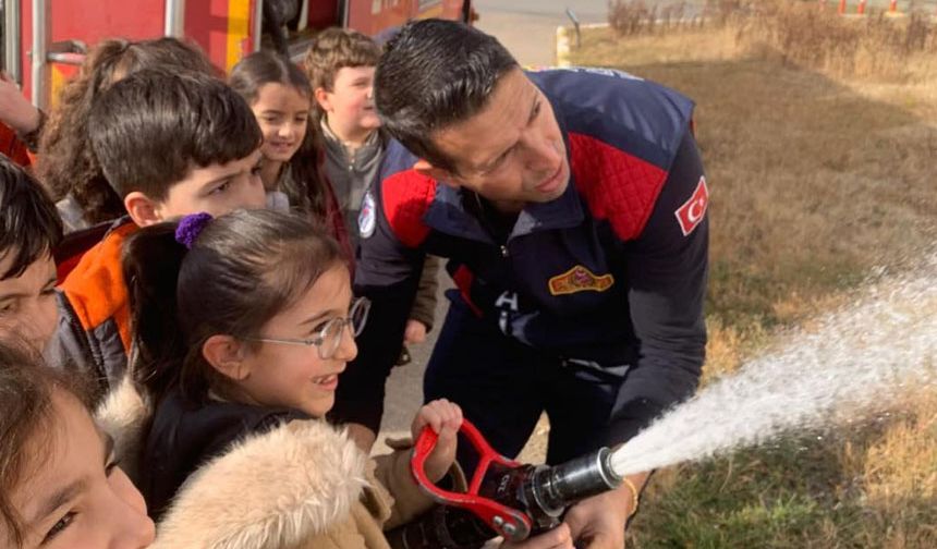 İlkokul Öğrencilerinden İtfaiye Müdürlüğüne Ziyaret