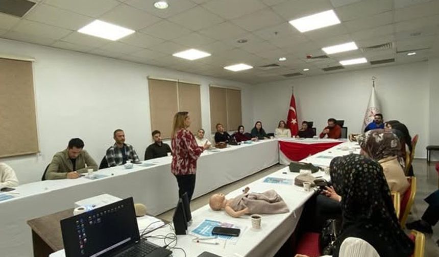 Erzincan’da Sağlık Personeline Anne Sütü ve Emzirme Danışmanlığı Eğitimi