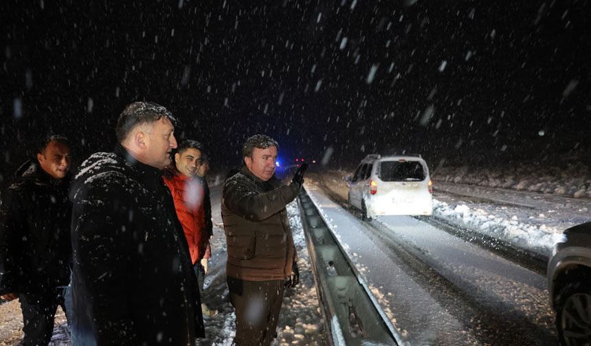 Yoğun Kar Yağışı Sonrası Ekipler Sahada